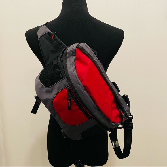 Gap Adjustable Black Gray Red Shoulder Waist Bag Multi Zip Pocket Compartments - Picture 6 of 7